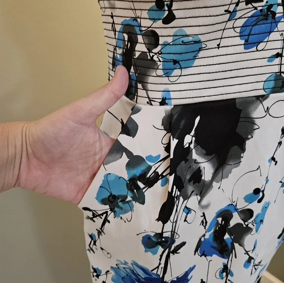 Bisou Bisou White and Blue Floral Midi Dress Women's Size 6 With Pockets - Picture 7 of 16